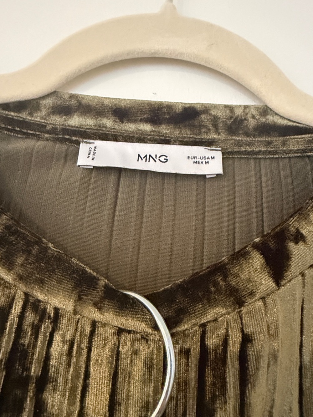 Mango matching set in textured velvet, olive green with a subtle sheen. - Picture 3 of 5